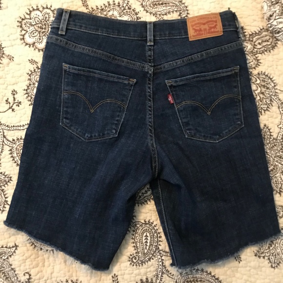 Dark rinse Levi's Bermuda shorts - Picture 4 of 6